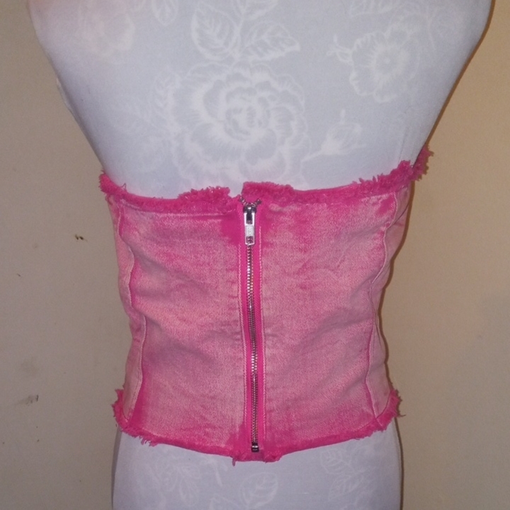 Chic Pink Denim Strapless Frayed Blouse - Picture 4 of 6